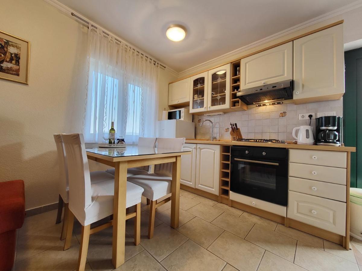 Holiday Home Duje Mali Iz Exterior photo